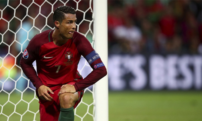 the thao 24h bi cam hoa ronaldo noi iceland nho mon