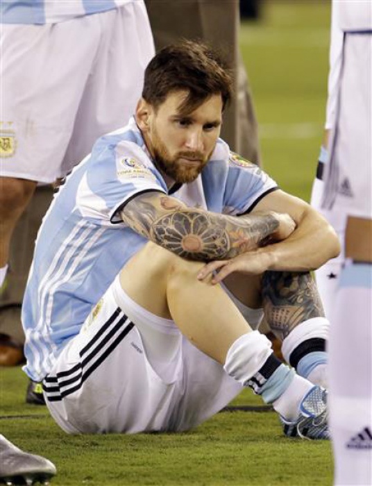 messi nhan qua sinh nhat bang mot pha da hong penalty