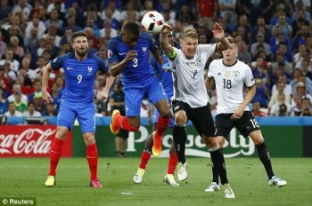 Trọng tài Việt đồng tình với quả penalty trận Pháp vs Đức