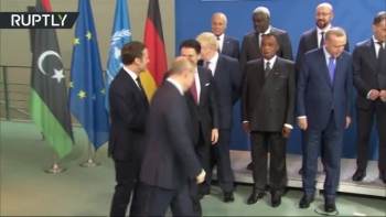 Lãnh đạo thế giới dáo dác tìm Putin