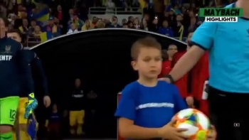 C.Ronaldo cán mốc 700 bàn thắng, Bồ Đào Nha vẫn thua Ukraine
