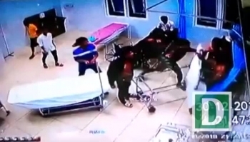 Hàng chục thanh niên đập phá trụ sở công an xã, đâm 3 người nhập viện